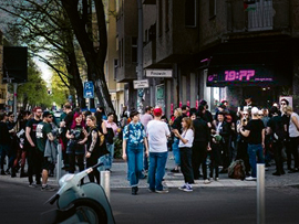 19:77<br>Bar + Diner<br>Ramones Museum Weserstr. 159